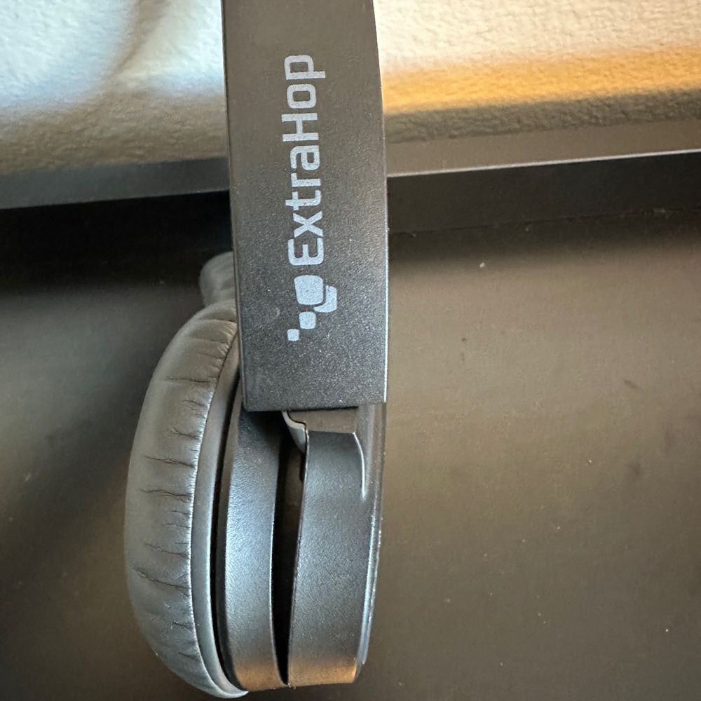Sony Over-Ear Noise Cancelling Wireless Headphones - Picture 8 of 9